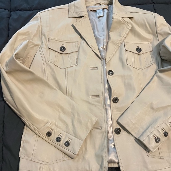 Women’s Cream Leather Jacket - Picture 2 of 9